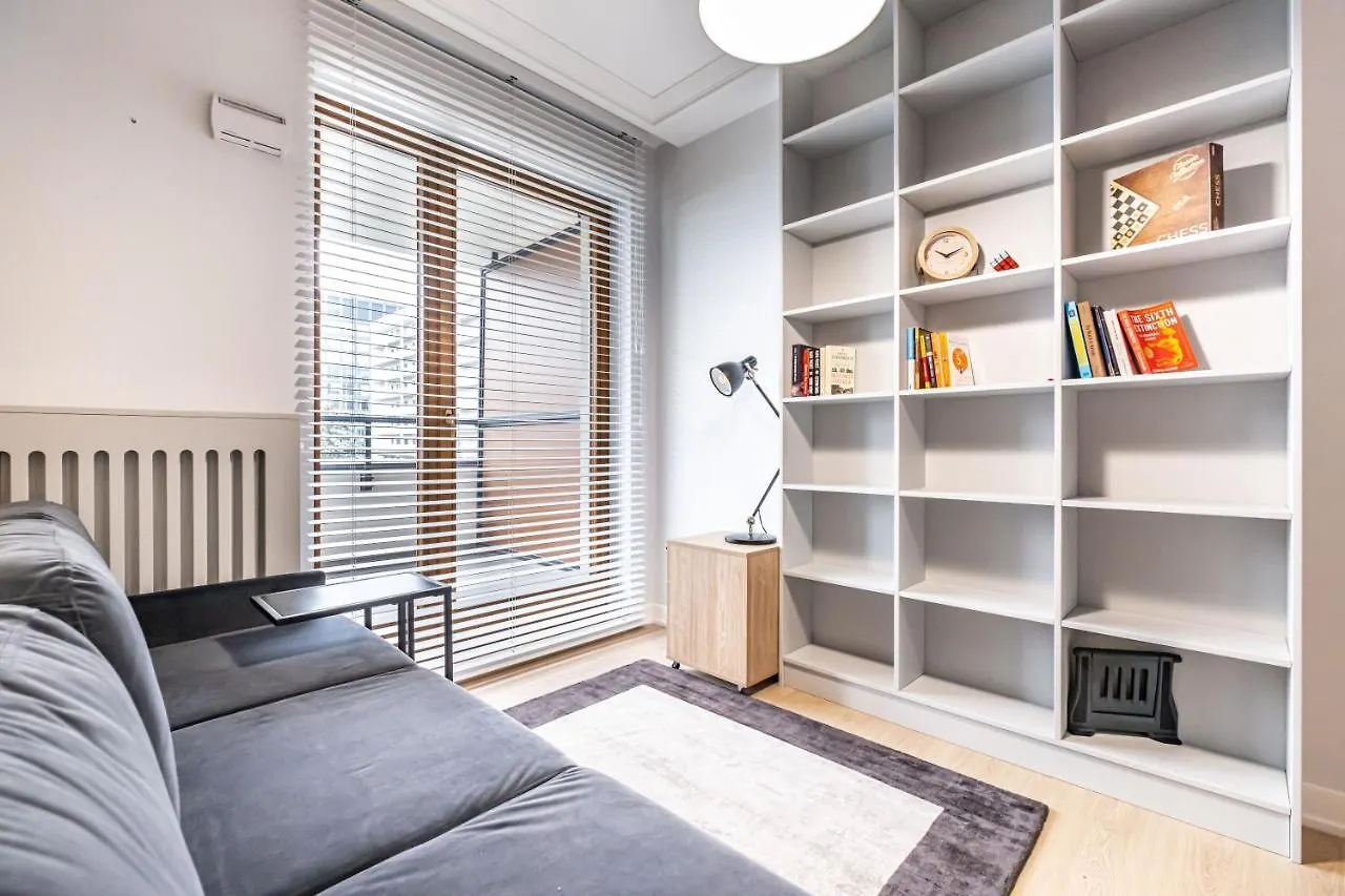 ורשה Positive Apartment